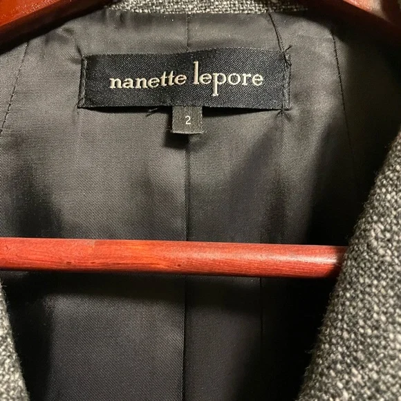 Beautiful blazer - Picture 3 of 4